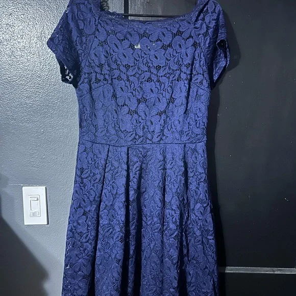 Elegant Navy Lace Dress - Picture 2 of 5